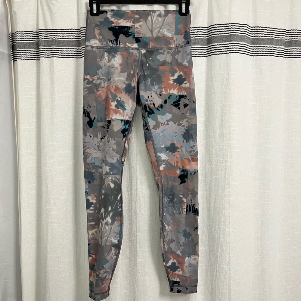 Size 6 Lululemon Wunder Under high rise legging